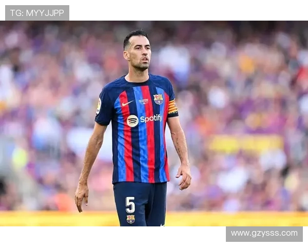 布斯克茨精准直塞助攻梅西单刀机会遗憾打偏错失良机